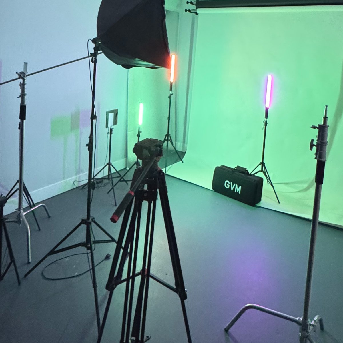 Media room for rent in Santa Rosa with softbox lighting, backdrop, tripod and RGB tube lights